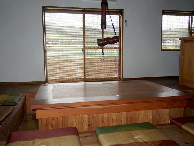 古民家　内部　囲炉裏